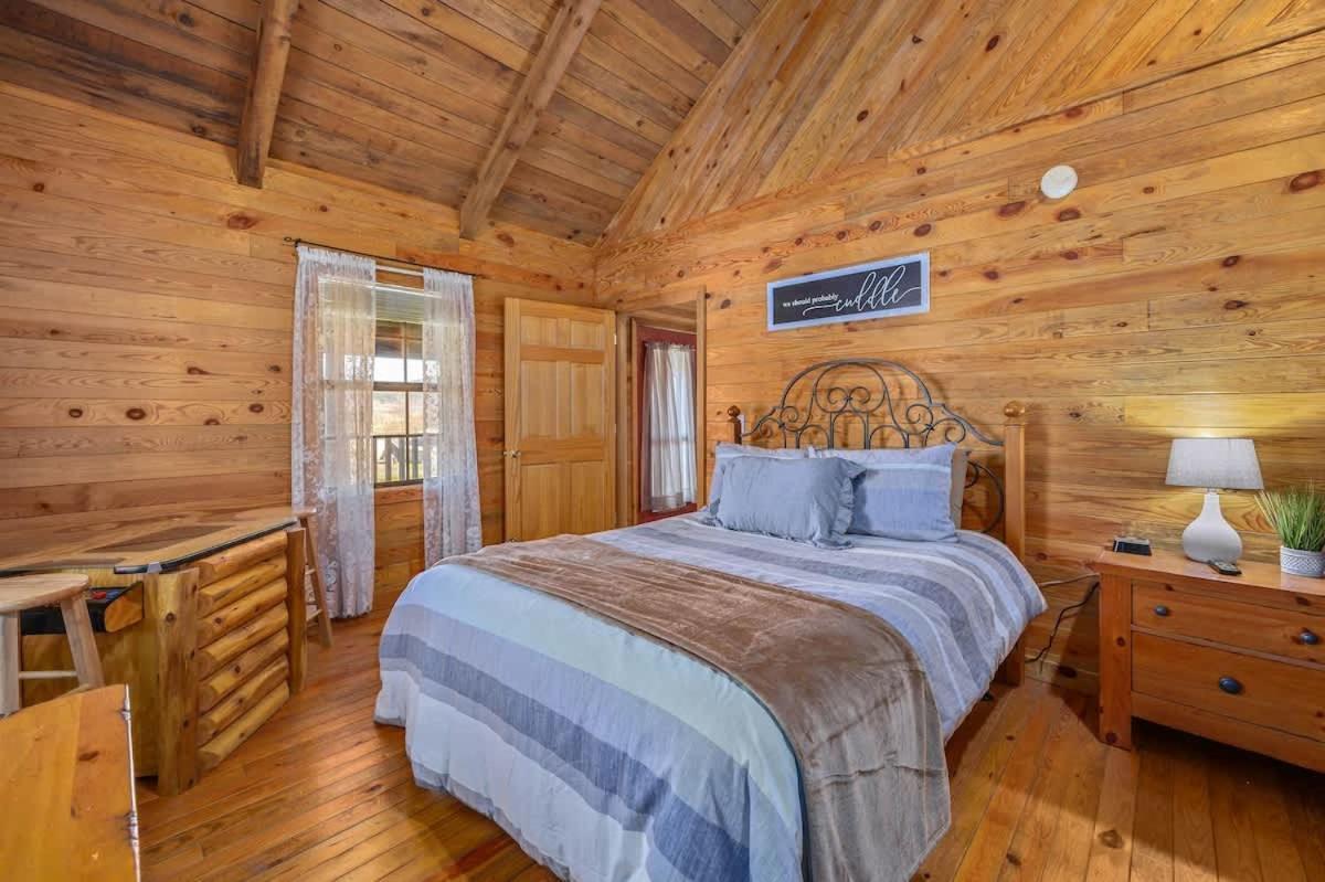 Beautiful View! Log Cabin,Fireplace,Hot Tub,Arcade,Pool,Fishing Sevierville Exterior foto