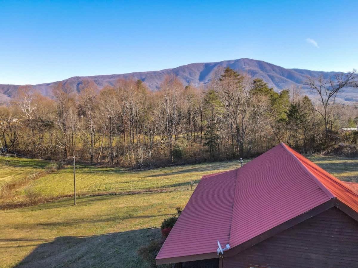 Beautiful View! Log Cabin,Fireplace,Hot Tub,Arcade,Pool,Fishing Sevierville Exterior foto