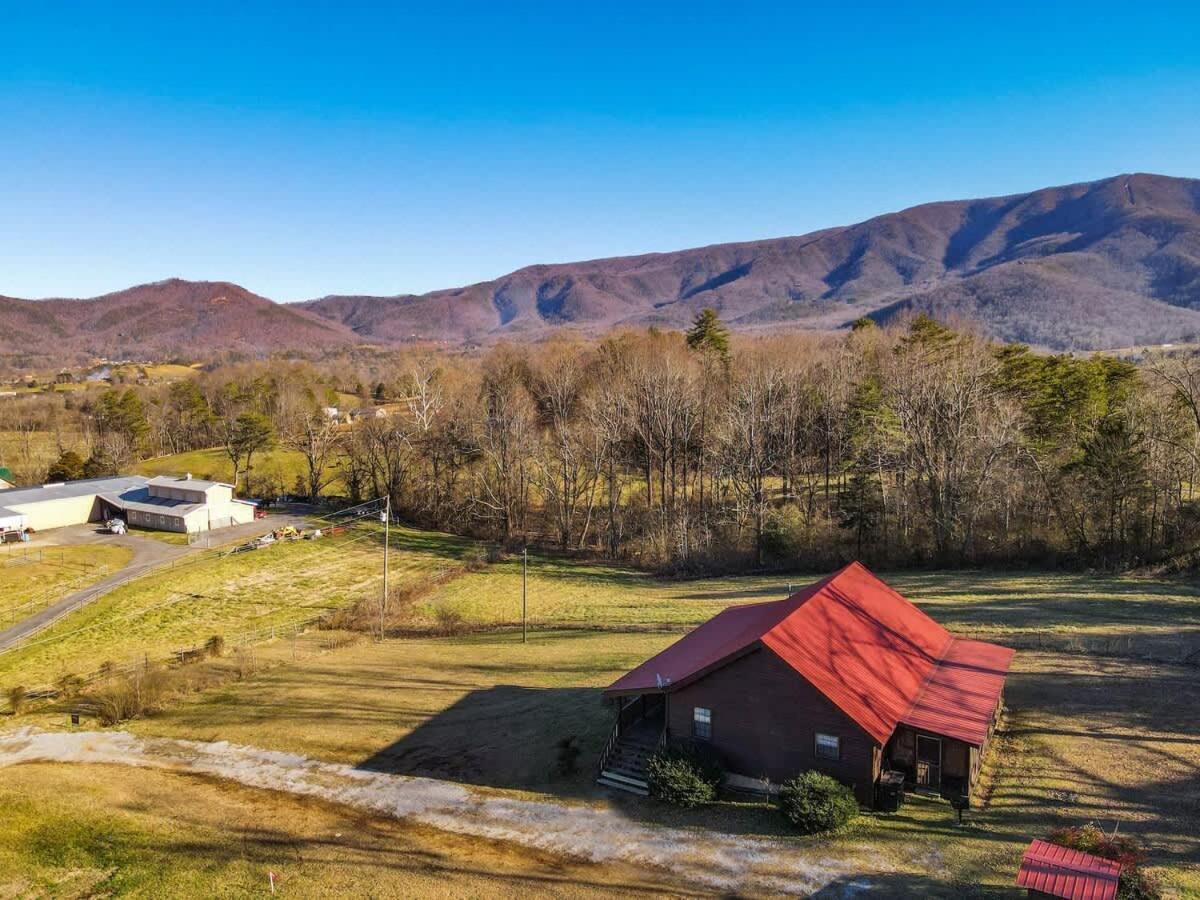 Beautiful View! Log Cabin,Fireplace,Hot Tub,Arcade,Pool,Fishing Sevierville Exterior foto