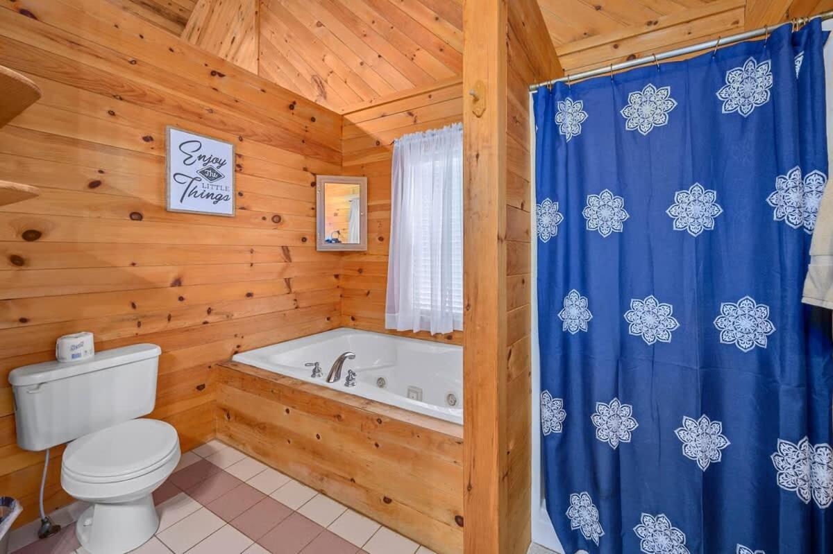 Beautiful View! Log Cabin,Fireplace,Hot Tub,Arcade,Pool,Fishing Sevierville Exterior foto