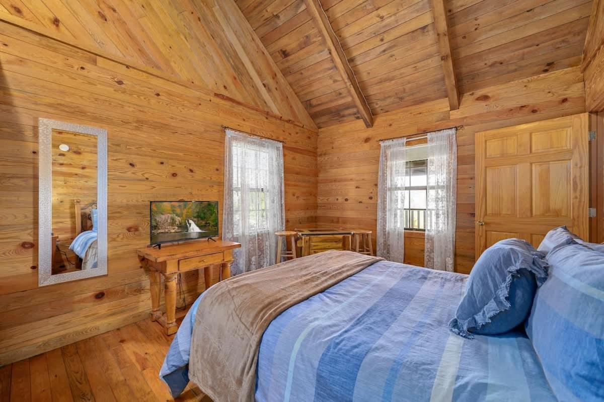 Beautiful View! Log Cabin,Fireplace,Hot Tub,Arcade,Pool,Fishing Sevierville Exterior foto