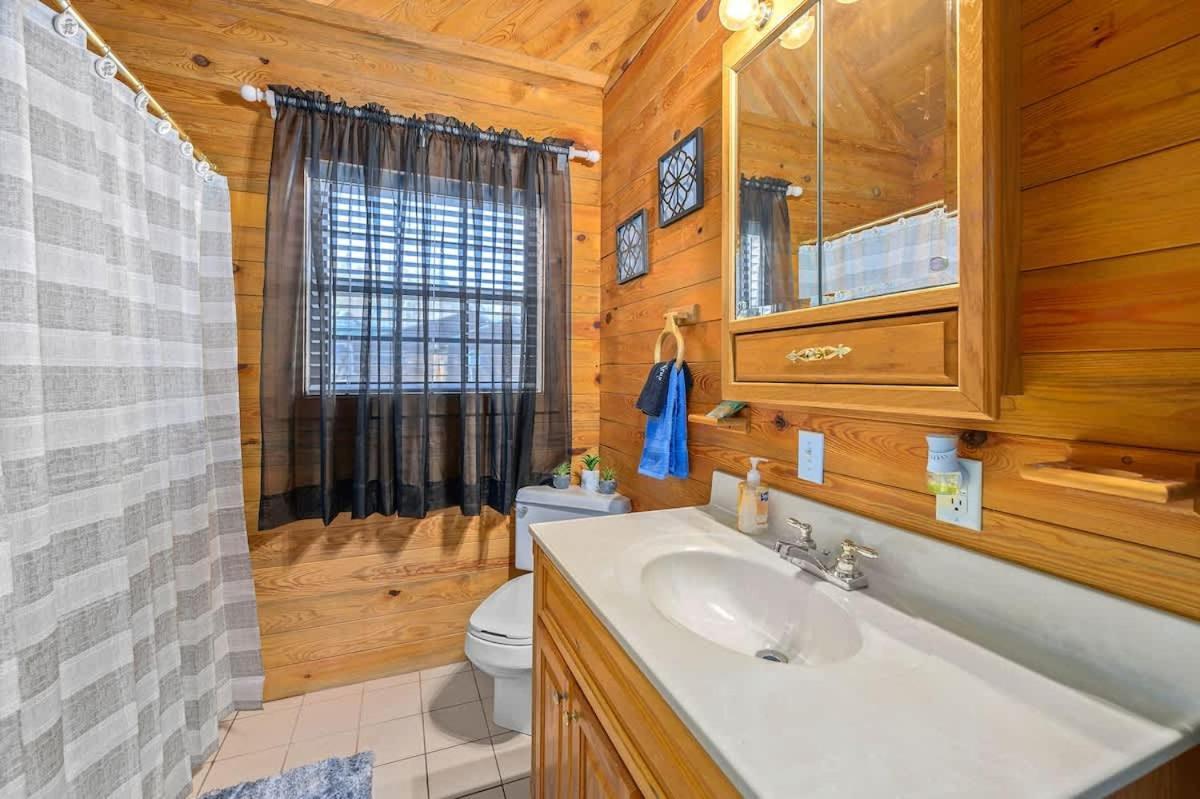 Beautiful View! Log Cabin,Fireplace,Hot Tub,Arcade,Pool,Fishing Sevierville Exterior foto