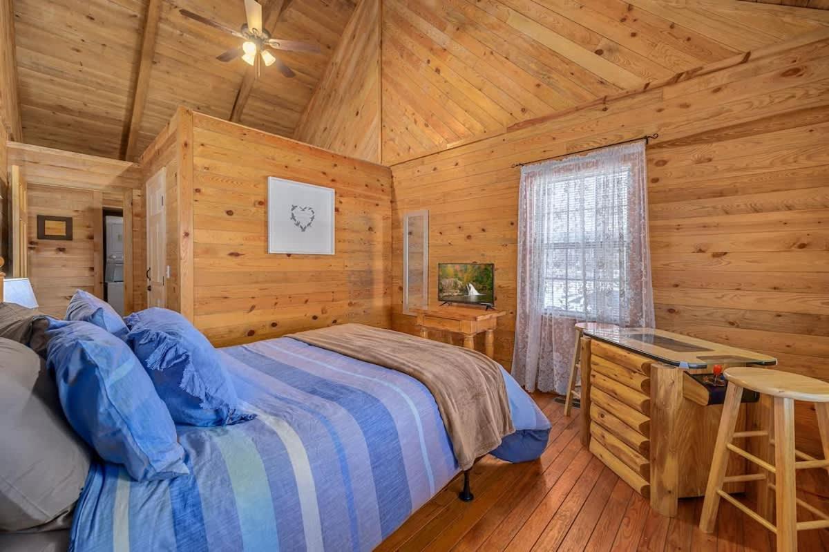 Beautiful View! Log Cabin,Fireplace,Hot Tub,Arcade,Pool,Fishing Sevierville Exterior foto