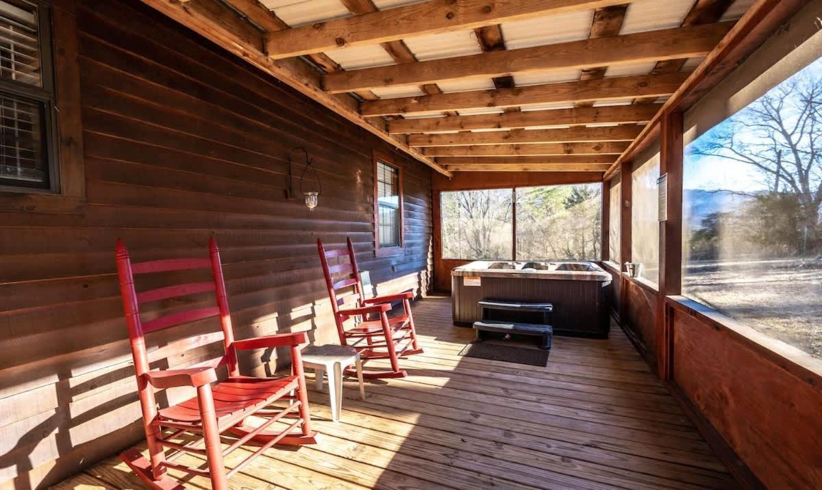 Beautiful View! Log Cabin,Fireplace,Hot Tub,Arcade,Pool,Fishing Sevierville Exterior foto