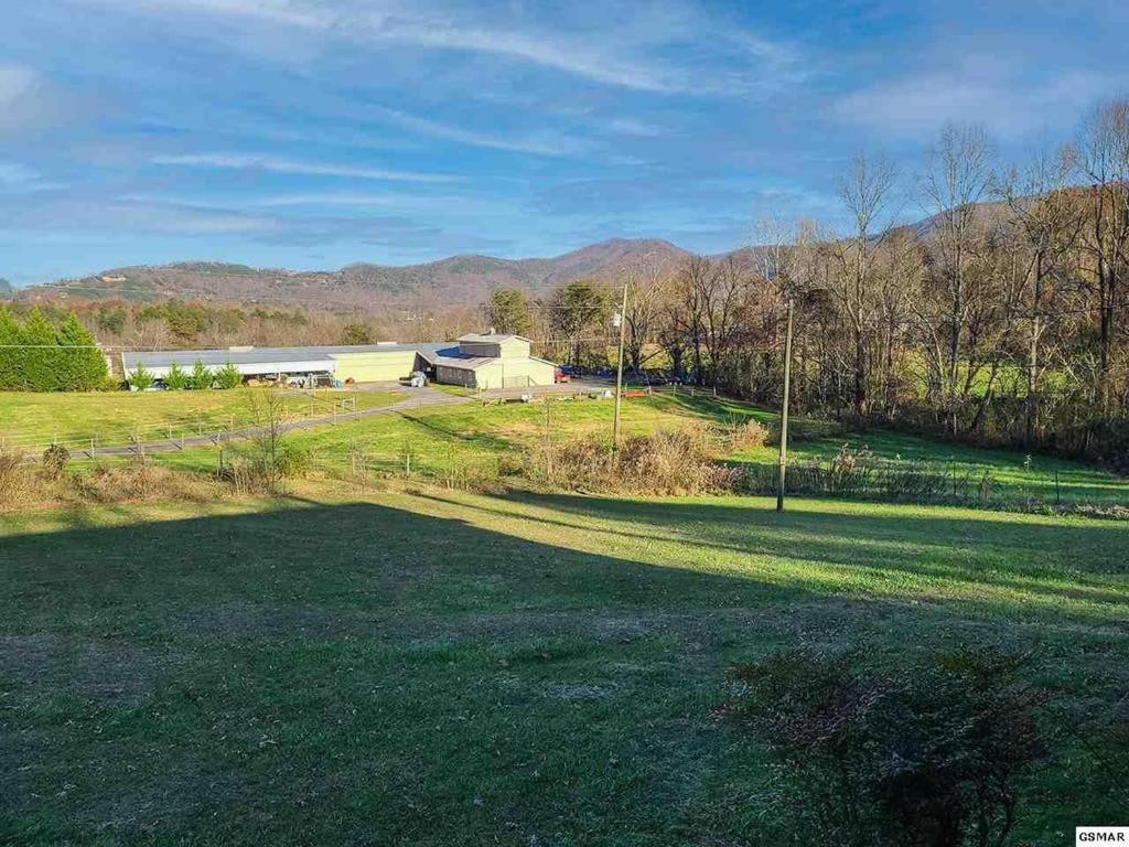 Beautiful View! Log Cabin,Fireplace,Hot Tub,Arcade,Pool,Fishing Sevierville Exterior foto