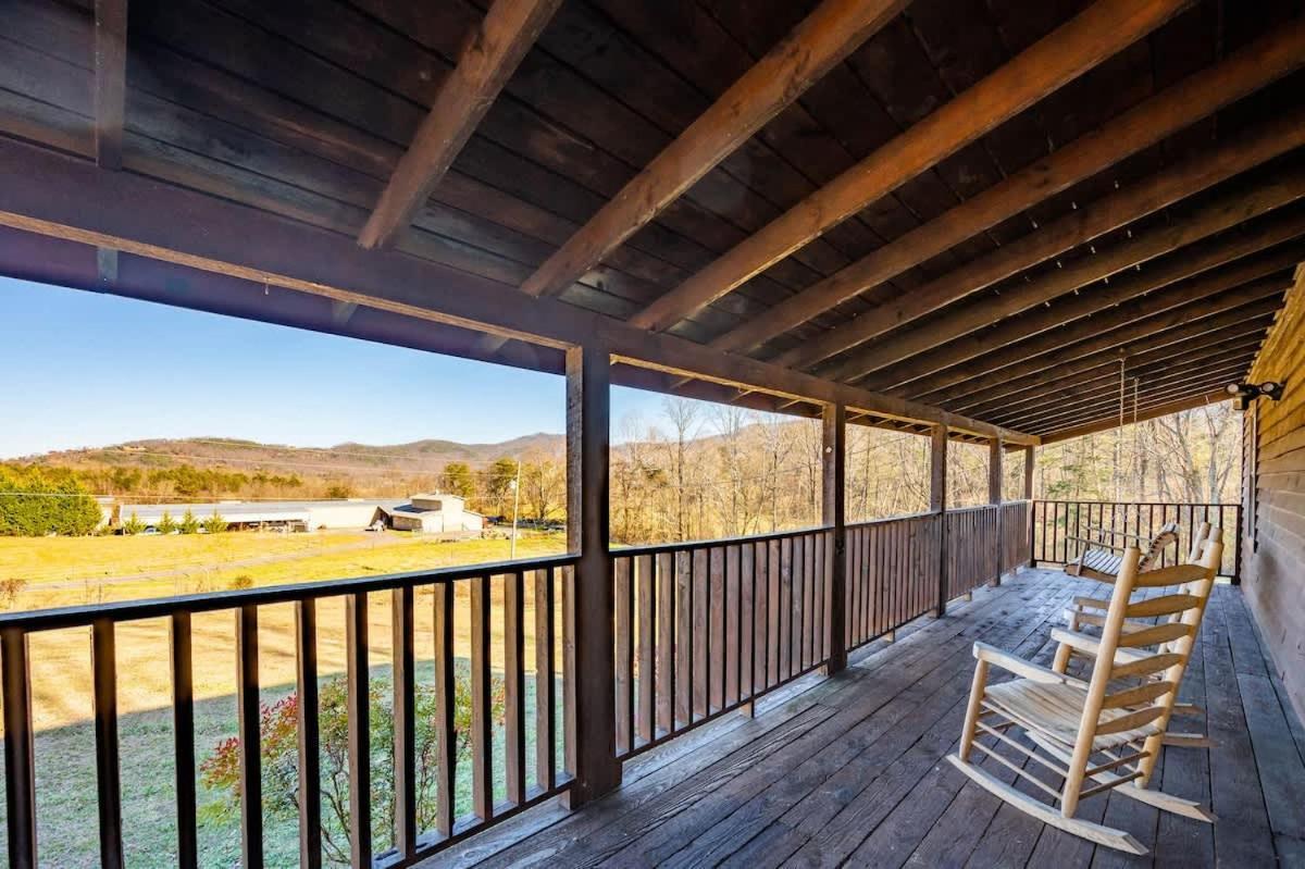 Beautiful View! Log Cabin,Fireplace,Hot Tub,Arcade,Pool,Fishing Sevierville Exterior foto
