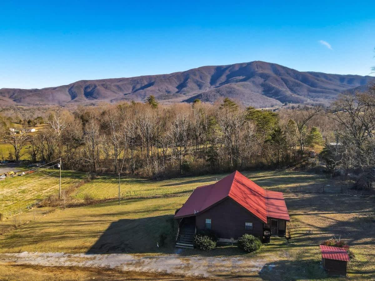 Beautiful View! Log Cabin,Fireplace,Hot Tub,Arcade,Pool,Fishing Sevierville Exterior foto